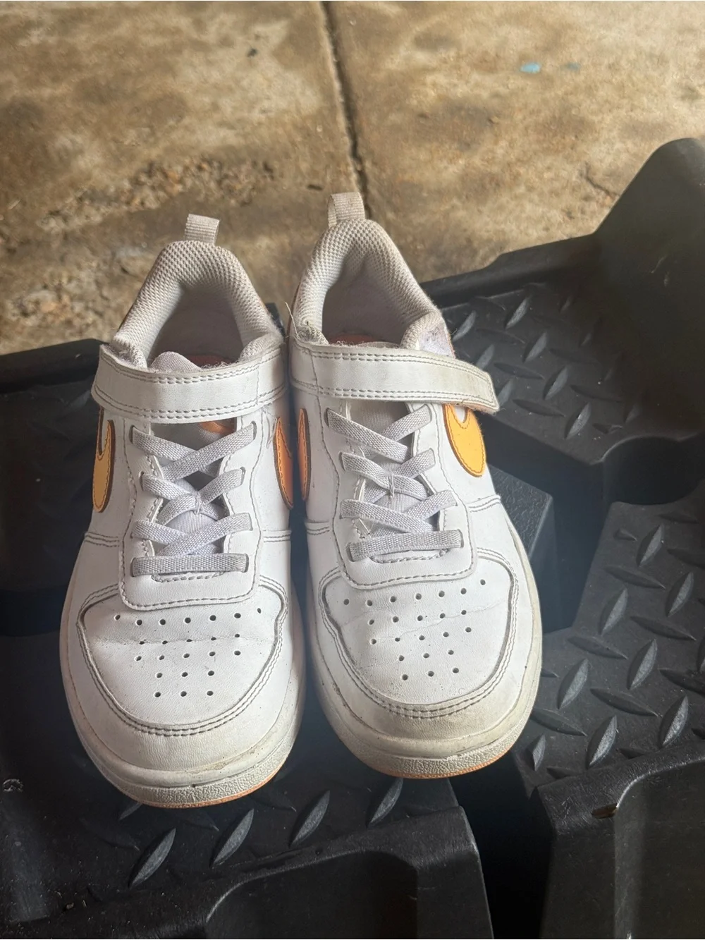 Used Kids White Nike Sneakers with oragnge Accent - Classic Casual Shoe
